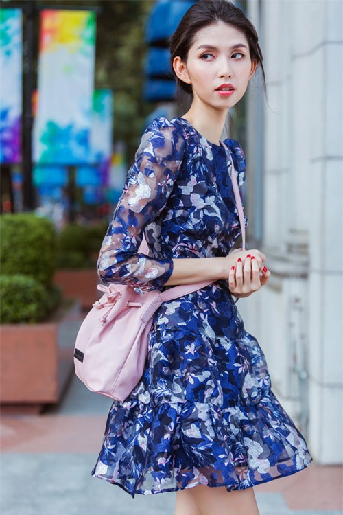 my nhan viet thoa mau son gi de ton da, quyen ru? - 12