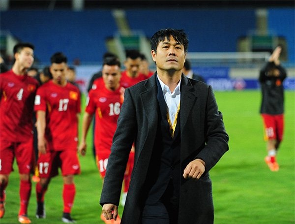 Ra mắt rt], HLV Hữu Thắng mắt ngấn lệ