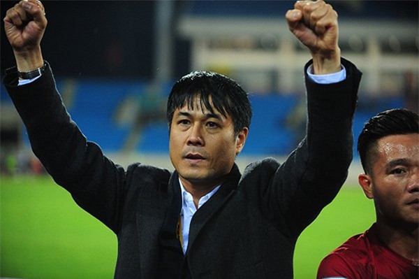 Ra mắt rt], HLV Hữu Thắng mắt ngấn lệ