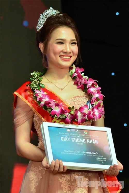 Lộ diện nữ sinh xinh đẹp, tài năng nhất trường Báo - ảnh 29