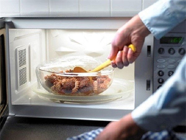 Chuyen gia len tieng ve thong tin lo vi song gay hai hinh anh