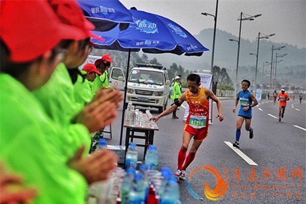 Hơn 12.000 người bị thương tại giải marathon ở Trung Quốc vì nhầm tưởng xà phòng là... bánh ngọt - Ảnh 4.