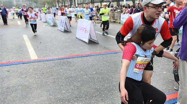 Hơn 12.000 người bị thương tại giải marathon ở Trung Quốc vì nhầm tưởng xà phòng là... bánh ngọt - Ảnh 7.