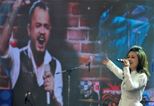 ngan giot nuoc mat roi trong show tuong nho tran lap hinh anh 3