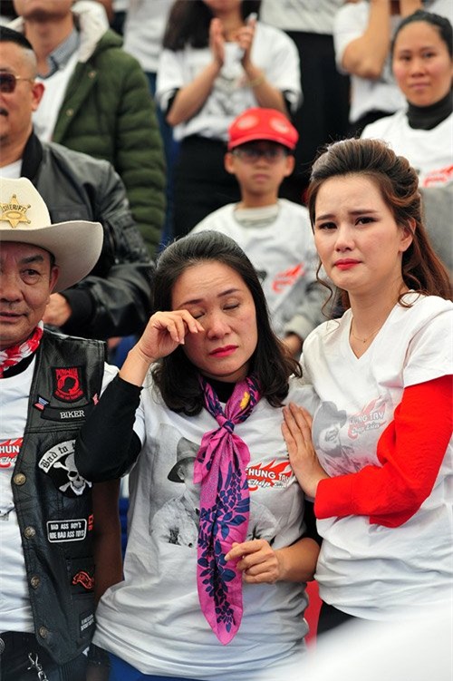 ngan giot nuoc mat roi trong show tuong nho tran lap hinh anh 4