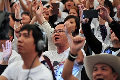 ngan giot nuoc mat roi trong show tuong nho tran lap hinh anh 5