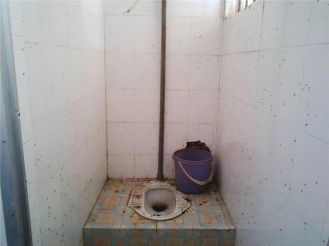 Chùm ảnh: Bẩn như... nhà vệ sinh bệnh viện! | Tin tức Online