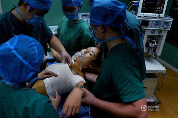 phẫu thuật nâng ngực