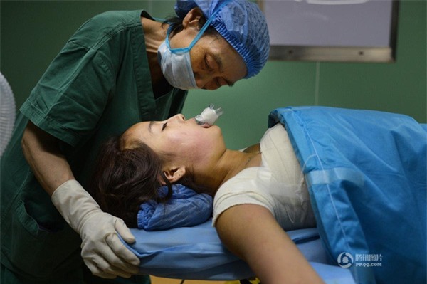phẫu thuật nâng ngực