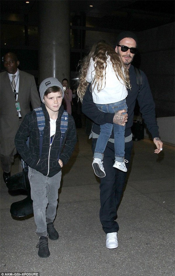 David Beckham cặm cụi khâu váy búp bê cho công chúa nhỏ Harper Seven - Ảnh 7.