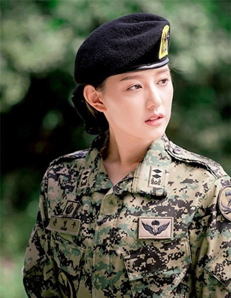 ngam-my-nhan-xinh-khong-kem-song-hye-kyo-trong-hau-due-mat-troi-blogtamsuvn024