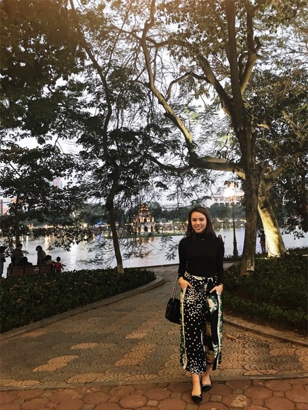 Tuyết Nhung trong một lần về thăm Hà Nội.