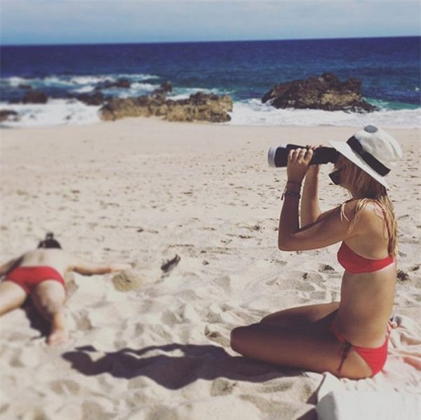 bo lai scandal doping, sharapova khoe co the nong bong hinh anh 11