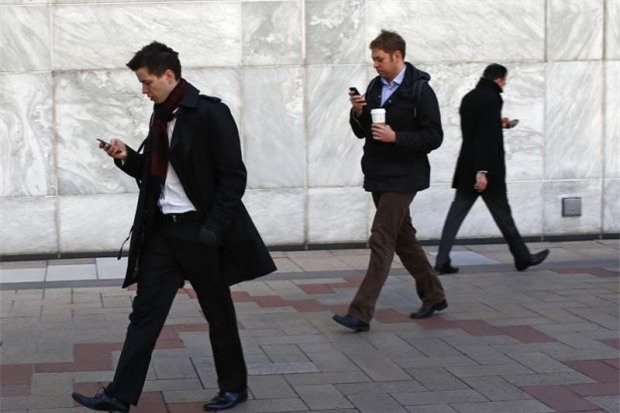 my: vua di bo vua nhan tin co the bi phat tu hinh anh 3