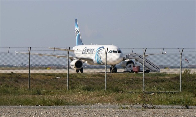 Chiếc máy bay bị khống chế tại sân bay đảo Síp (Ảnh: AFP)