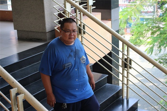 Anh Hồng Phước Kiên, anh trai nghệ sĩ Minh Béo - ảnh chụp tại sân khấu Sao Minh Béo sáng ngày 29-3.