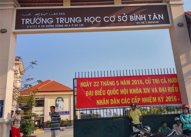 Phu huynh to giao vien danh hoc sinh tray xuoc lung, mong hinh anh 1