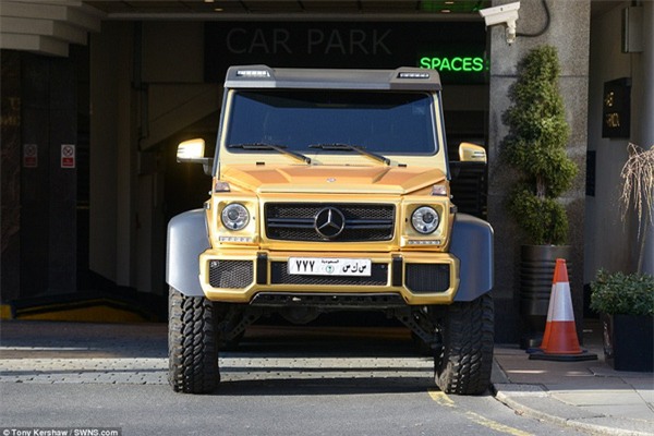 4 siêu xe với tổng trị giá 32 tỷ đồng bay theo đại gia Ả Rập Saudi sang Anh nghỉ mát - Ảnh 2.