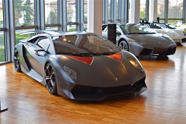 Dan xe ben trong bao tang Lamborghini hinh anh 6