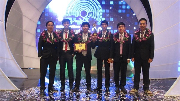 
Anh chàng trưởng nhóm phát triển phần mềm Busmap đã xuất sắc đạt giải Nhì Nhân tài Đất Việt năm 2015 do báo điện tử Dân trí tổ chức.
