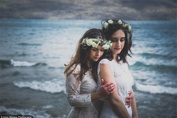 Khốn khổ với sếp đồng tính nữ