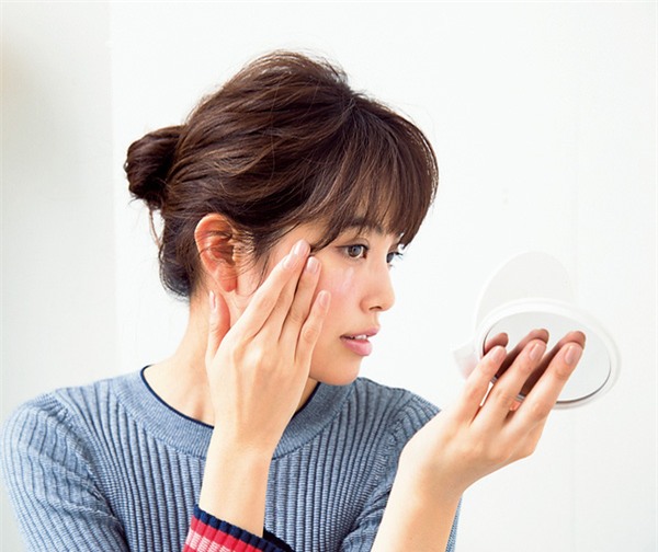 mẹo nâng mí mắt