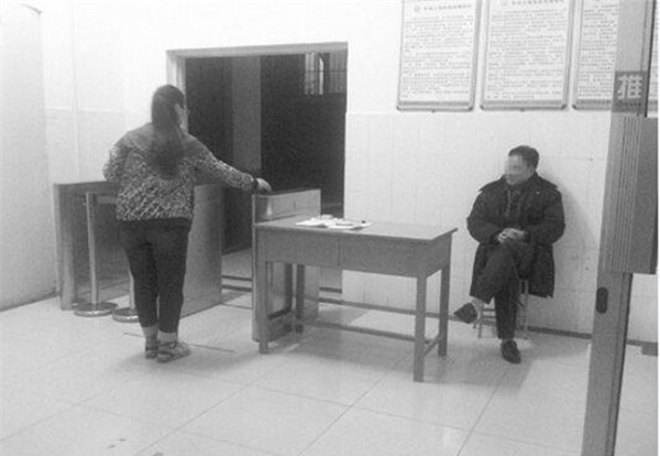 Lén đẻ con ngoài ban công ký túc xá, nữ sinh 19 tuổi thiệt mạng vì mất máu - Ảnh 3.