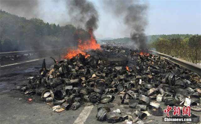 hôi của, tranh cướp, xe chở hàng gặp nạn, cư dân mạng Trung Quốc