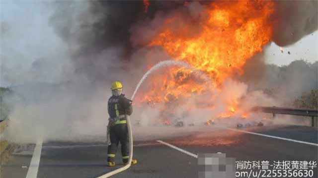 hôi của, tranh cướp, xe chở hàng gặp nạn, cư dân mạng Trung Quốc