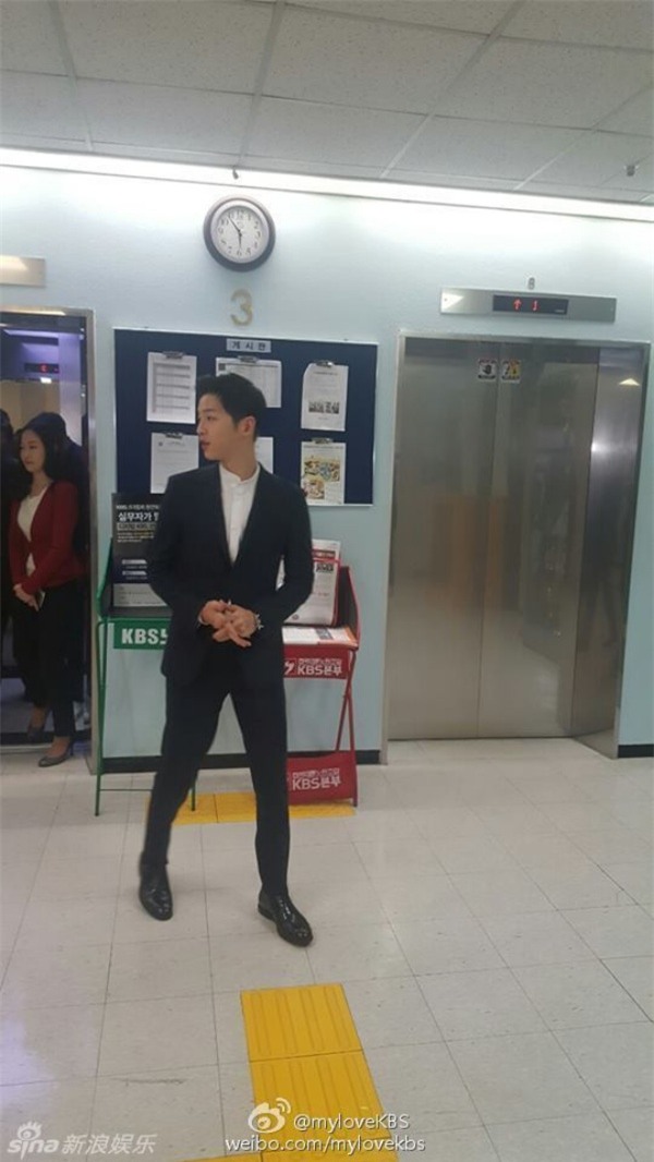 song-joong-ki-sieu-hot-xuat-hien-tren-song-thoi-su-quoc-te-blogtamsuvn01