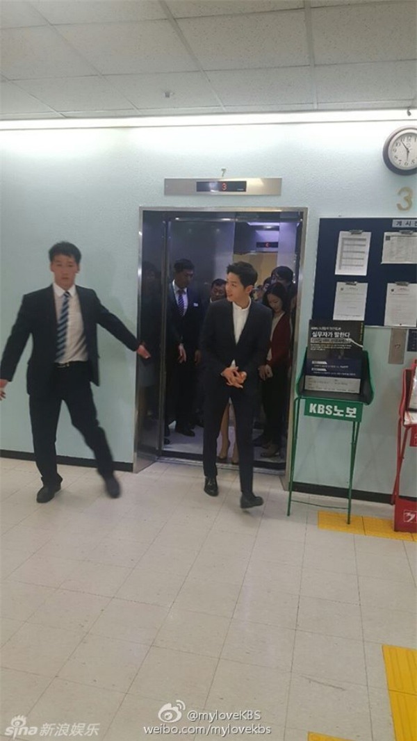 song-joong-ki-sieu-hot-xuat-hien-tren-song-thoi-su-quoc-te-blogtamsuvn02