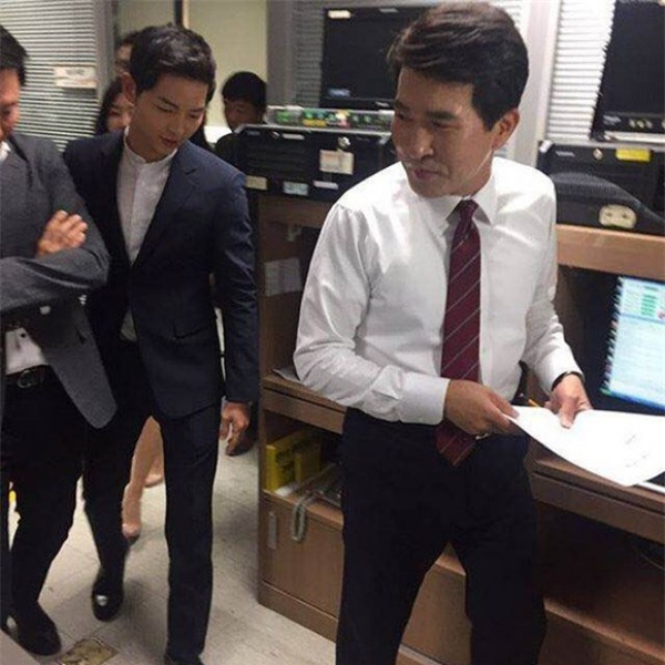 song-joong-ki-sieu-hot-xuat-hien-tren-song-thoi-su-quoc-te-blogtamsuvn05