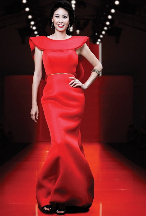 my nhan ngoai 40 van tu tin khoe duong cong hoan hao - 11