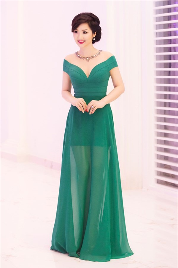 my nhan ngoai 40 van tu tin khoe duong cong hoan hao - 5