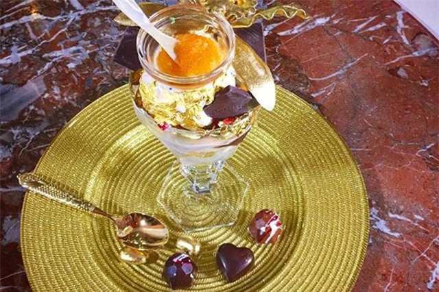 giới siêu giàu, đồ bằng vàng, siêu giàu thế giới, quan tài, món ăn, xe hơi