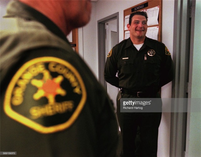 Có khoảng 450 nhân viên tại Theo Lacy.