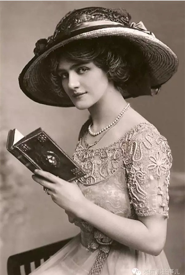 Vẻ quyến rũ của những người phụ nữ xinh đẹp chuẩn mực cách đây 100 năm - Ảnh 1.