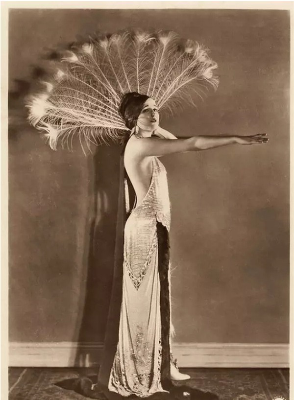 Vẻ quyến rũ của những người phụ nữ xinh đẹp chuẩn mực cách đây 100 năm - Ảnh 6.