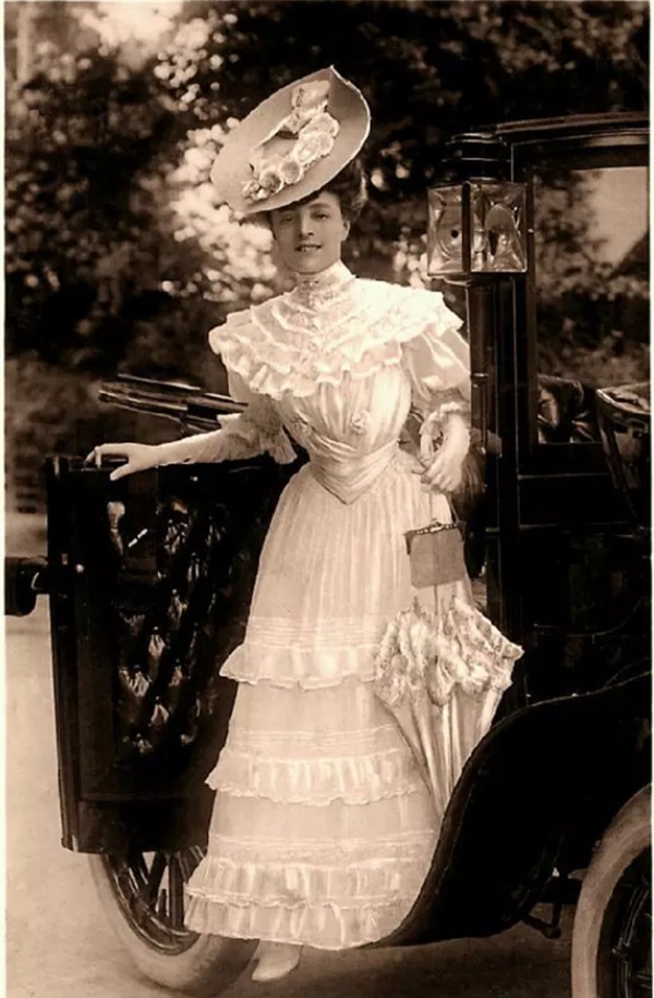 Vẻ quyến rũ của những người phụ nữ xinh đẹp chuẩn mực cách đây 100 năm - Ảnh 9.