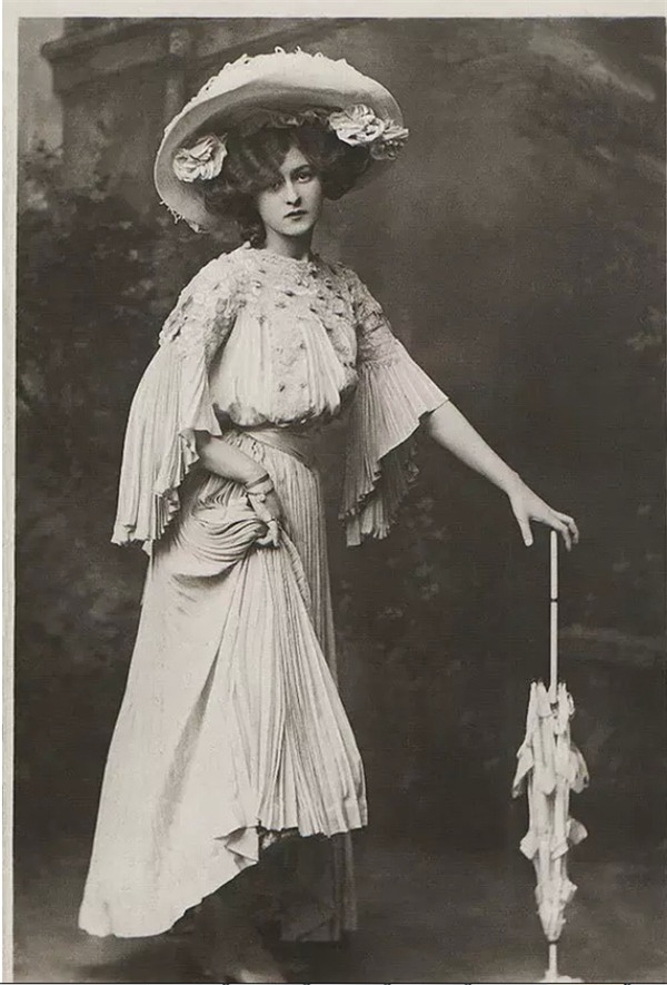 Vẻ quyến rũ của những người phụ nữ xinh đẹp chuẩn mực cách đây 100 năm - Ảnh 11.