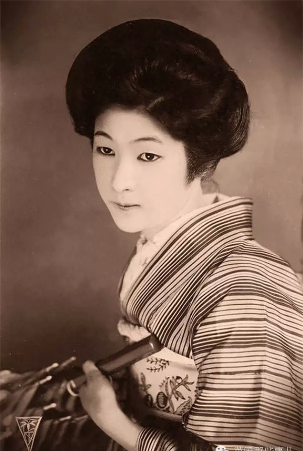 Vẻ quyến rũ của những người phụ nữ xinh đẹp chuẩn mực cách đây 100 năm - Ảnh 12.