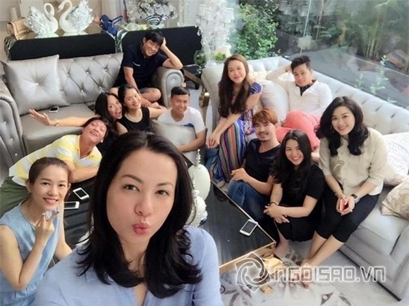 Ngọc Thúy về Việt Nam 0