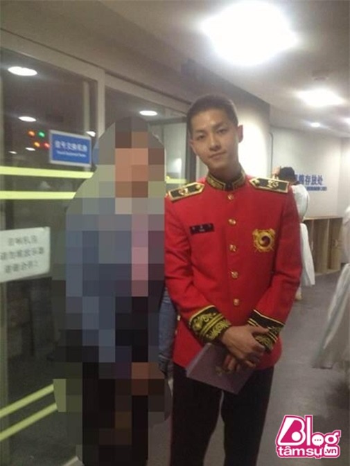 song-joong-ki-hau-due-mat-troi-blogtamsuvn021