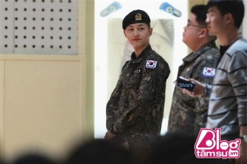 song-joong-ki-hau-due-mat-troi-blogtamsuvn027