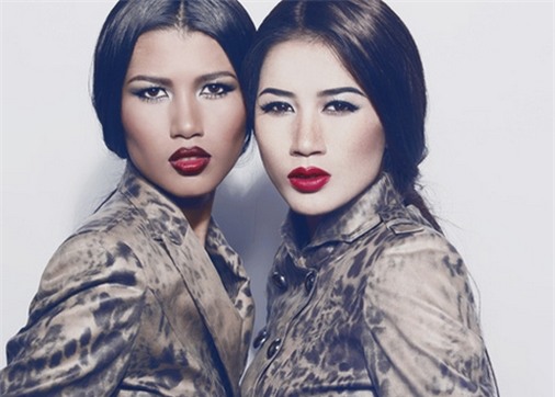 Trang Lạ và Trang Trần khiến mọi người giật mình vì quá giống nhau