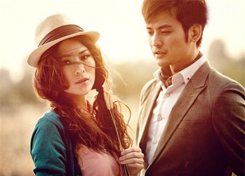 3 nam ben nhau, khong biet “vo” la bo nhi cua sep - 1