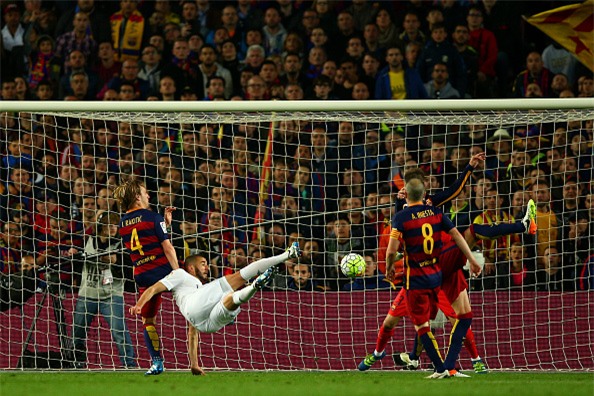 Ronaldo, Benzema giúp Real Madrid ngược dòng khó tin ngay tại Nou Camp - Ảnh 7.