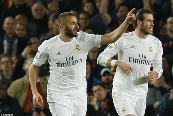 Ronaldo, Benzema giúp Real Madrid ngược dòng khó tin ngay tại Nou Camp - Ảnh 8.
