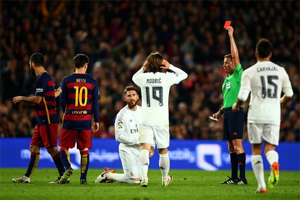 Ronaldo, Benzema giúp Real Madrid ngược dòng khó tin ngay tại Nou Camp - Ảnh 10.