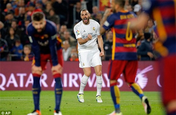 Ronaldo, Benzema giúp Real Madrid ngược dòng khó tin ngay tại Nou Camp - Ảnh 12.